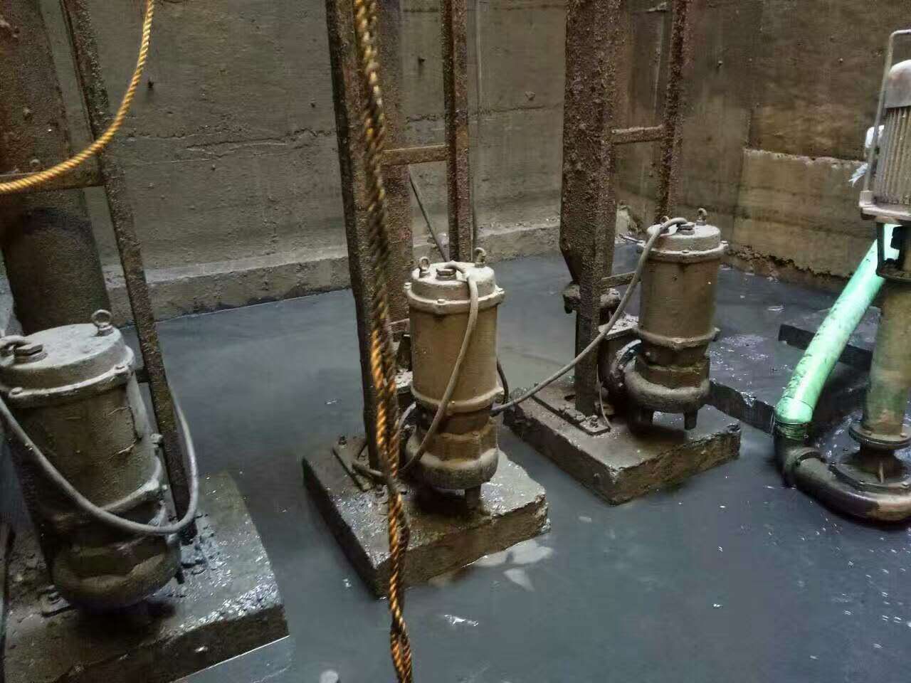 光山污水池清理