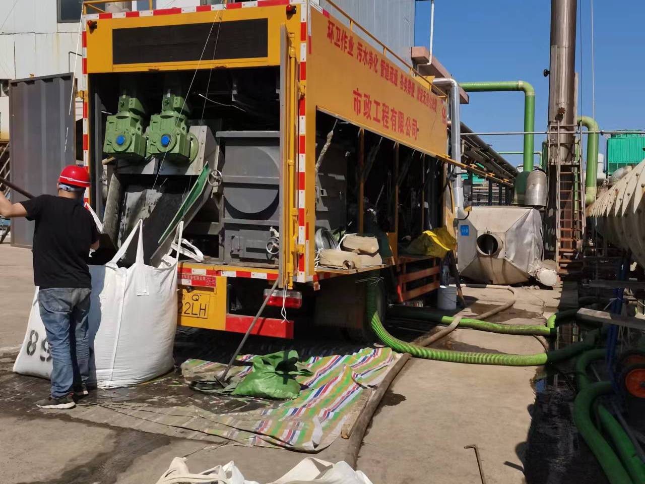 光山淤泥压干处理